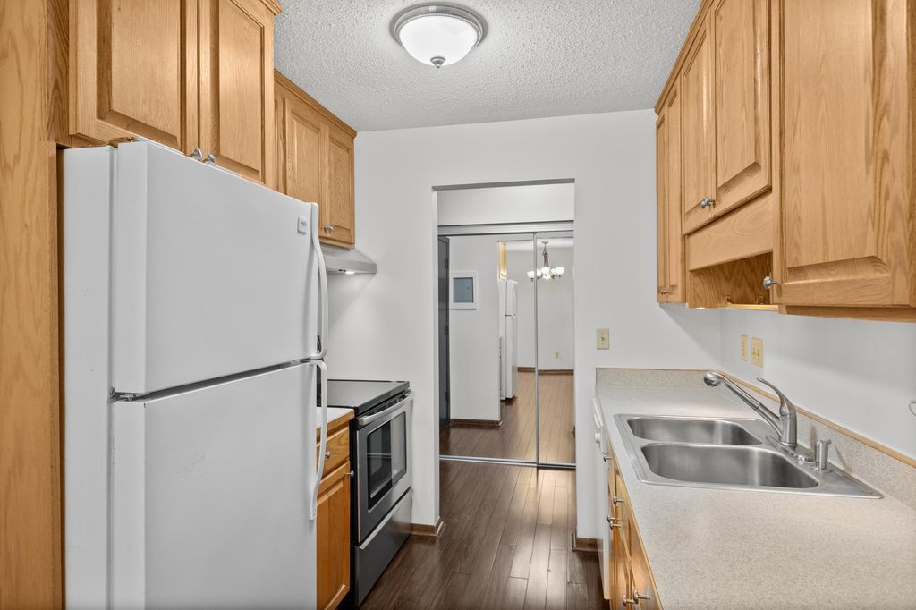 2800 Hillsboro Avenue N 214, New Hope, MN 55427 — photo 5