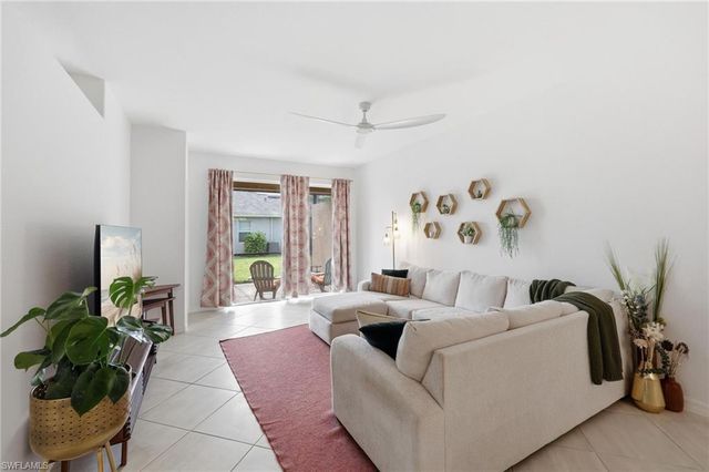 2584 Vine AVE, Naples, FL 34120