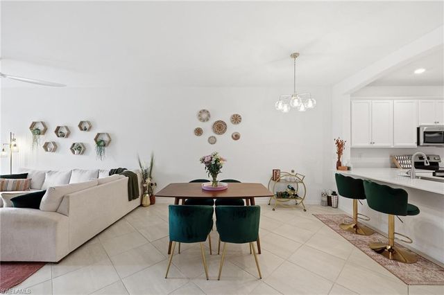2584 Vine AVE, Naples, FL 34120