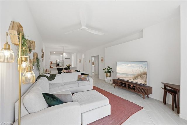 2584 Vine AVE, Naples, FL 34120