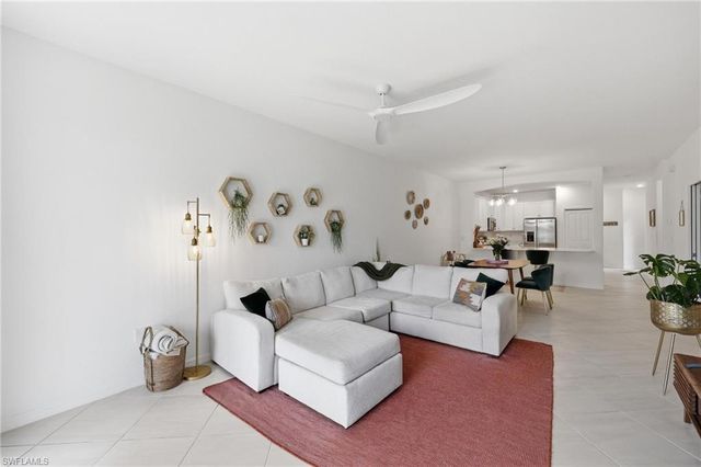 2584 Vine AVE, Naples, FL 34120