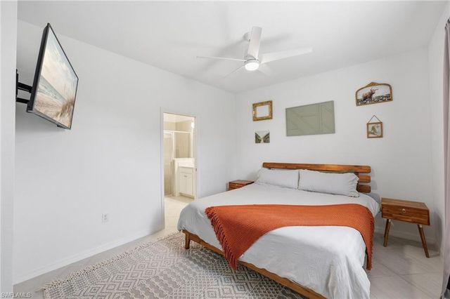 2584 Vine AVE, Naples, FL 34120