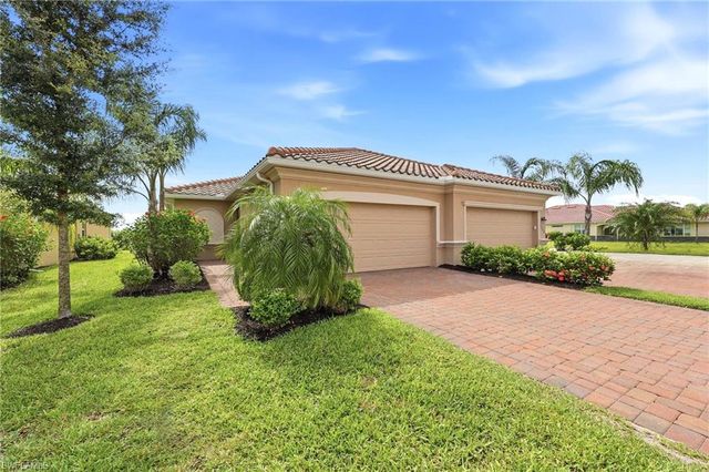 2584 Vine AVE, Naples, FL 34120