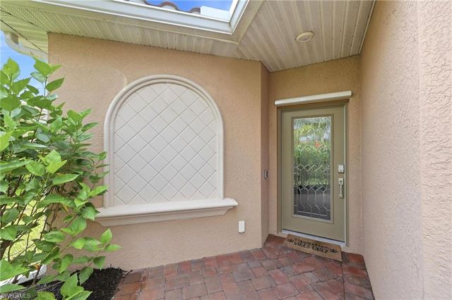 2584 Vine AVE, Naples, FL 34120