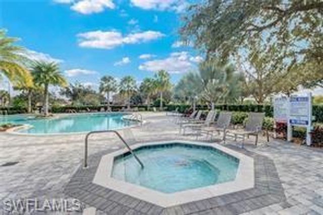 2584 Vine AVE, Naples, FL 34120