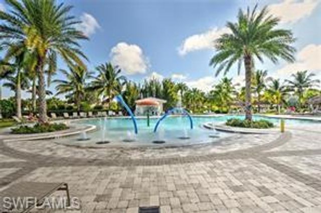 2584 Vine AVE, Naples, FL 34120