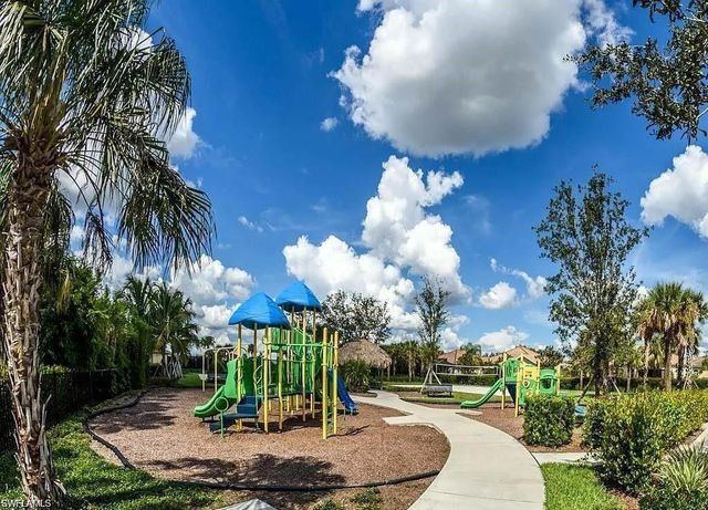 2584 Vine AVE, Naples, FL 34120