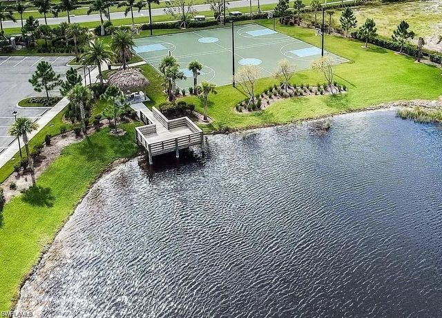 2584 Vine AVE, Naples, FL 34120