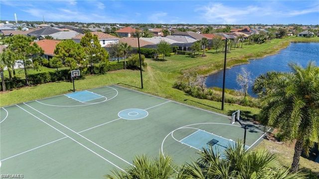 2584 Vine AVE, Naples, FL 34120