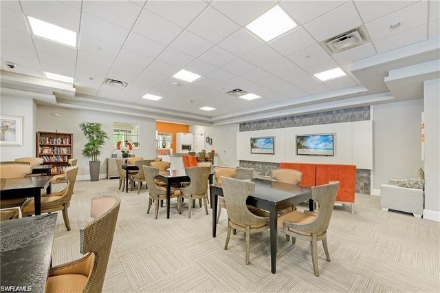 2584 Vine AVE, Naples, FL 34120