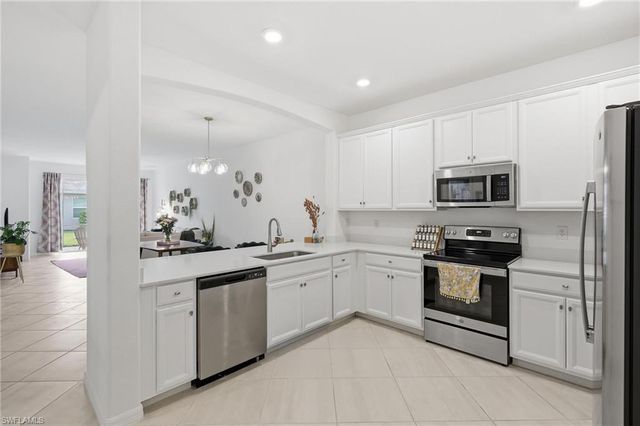 2584 Vine AVE, Naples, FL 34120
