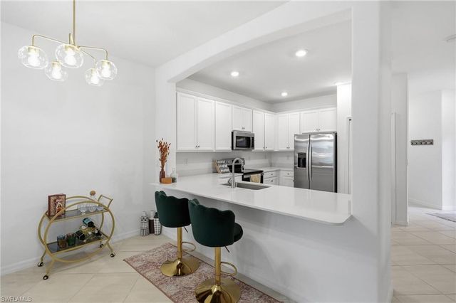2584 Vine AVE, Naples, FL 34120