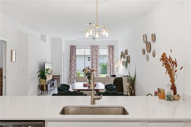 2584 Vine AVE, Naples, FL 34120