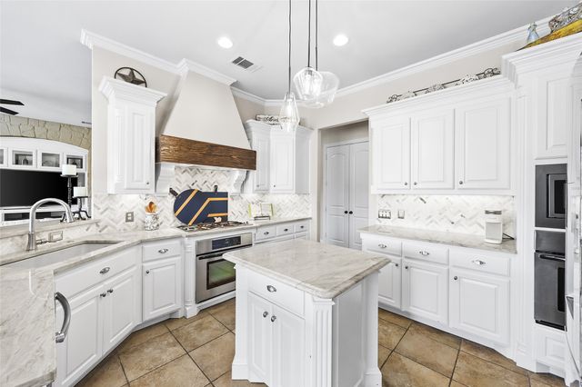 1 Kensington Drive, Heath, TX 75032