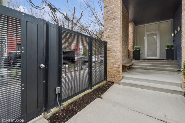 1804 N Leavitt Street, Chicago, IL 60647