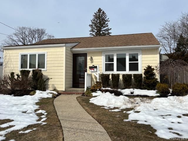 47 Sherbrooke Road, Lindenhurst, NY 11757