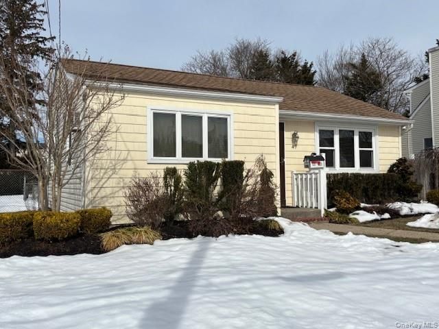 47 Sherbrooke Road, Lindenhurst, NY 11757