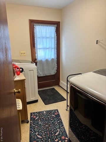 47 Sherbrooke Road, Lindenhurst, NY 11757