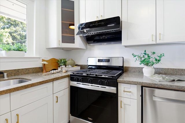 2641 San Carlos Avenue, San Carlos, CA 94070