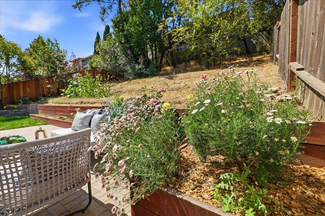 2641 San Carlos Avenue, San Carlos, CA 94070