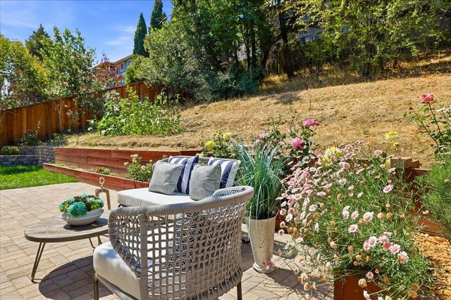 2641 San Carlos Avenue, San Carlos, CA 94070