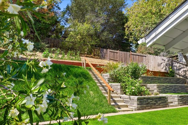 2641 San Carlos Avenue, San Carlos, CA 94070