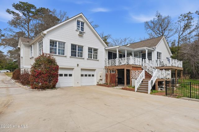 606 Ravenswood Road, Hampstead, NC 28443