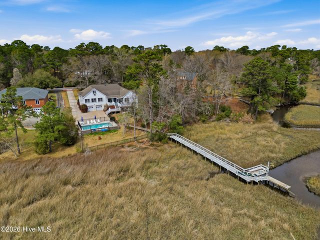 606 Ravenswood Road, Hampstead, NC 28443