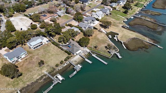 606 Ravenswood Road, Hampstead, NC 28443