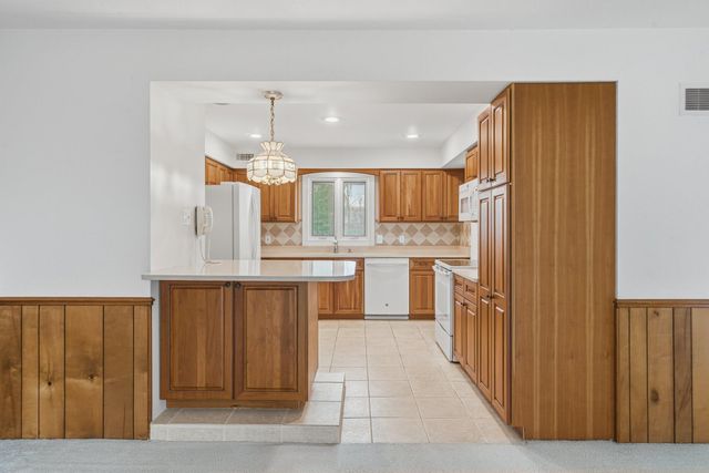 5880 Manorwood Drive, Kalamazoo, MI 49009