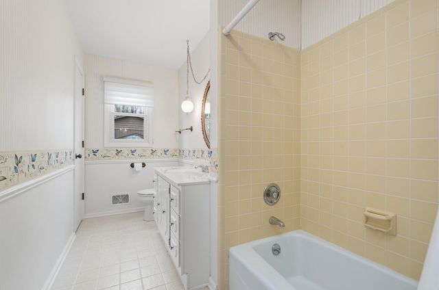 5880 Manorwood Drive, Kalamazoo, MI 49009