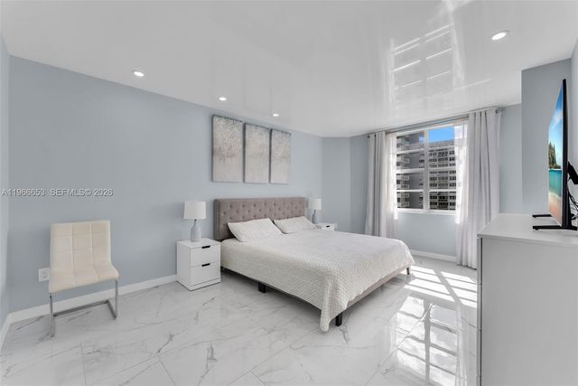 1980 S Ocean Dr 15Q, Hallandale Beach, FL 33009