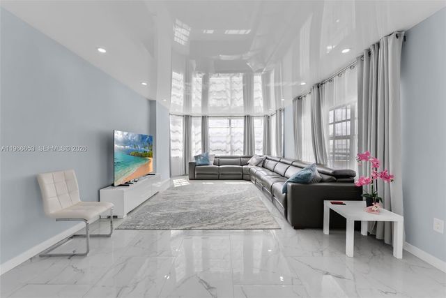 1980 S Ocean Dr 15Q, Hallandale Beach, FL 33009