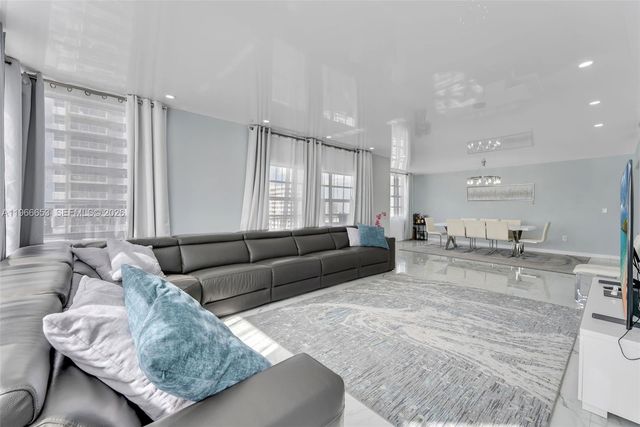 1980 S Ocean Dr 15Q, Hallandale Beach, FL 33009