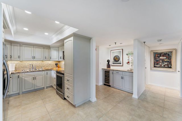 123 Lakeshore Drive 143, North Palm Beach, FL 33408