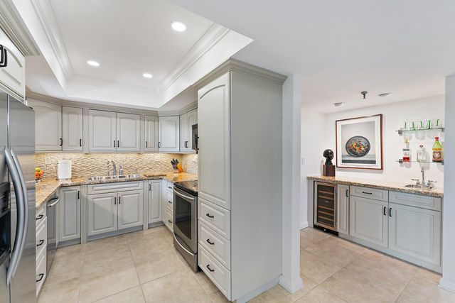 123 Lakeshore Drive 143, North Palm Beach, FL 33408