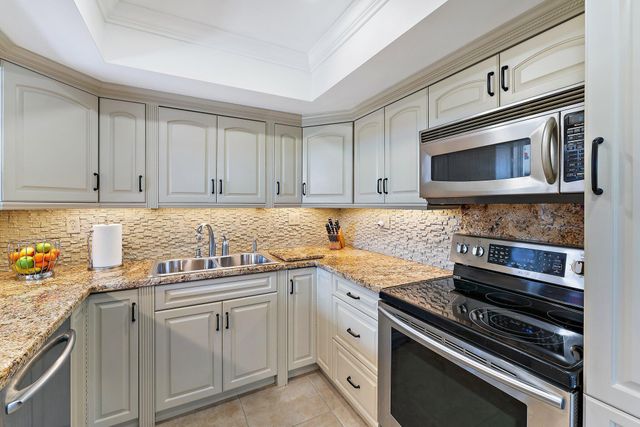 123 Lakeshore Drive 143, North Palm Beach, FL 33408