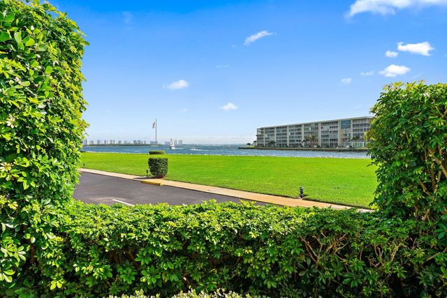 123 Lakeshore Drive 143, North Palm Beach, FL 33408