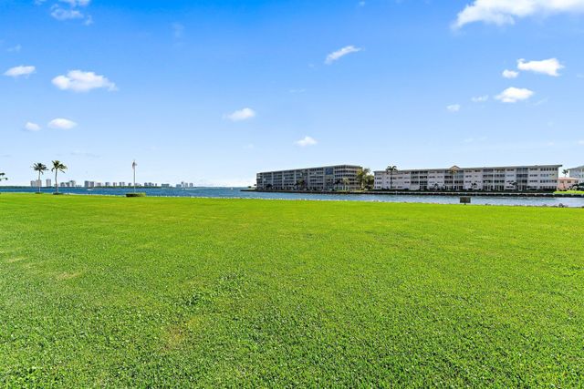 123 Lakeshore Drive 143, North Palm Beach, FL 33408