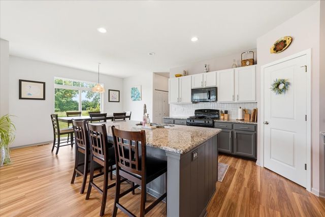 21228 Coventry Circle, Shorewood, IL 60404