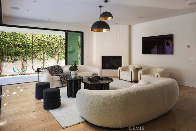 311 Costa Bella Court, Costa Mesa, CA 92627