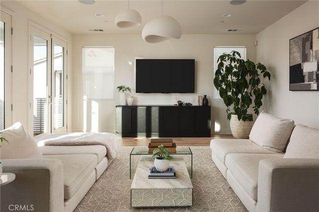 311 Costa Bella Court, Costa Mesa, CA 92627