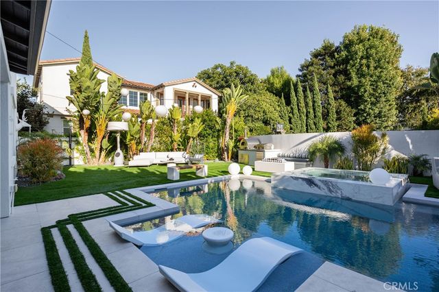 311 Costa Bella Court, Costa Mesa, CA 92627