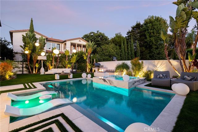 311 Costa Bella Court, Costa Mesa, CA 92627