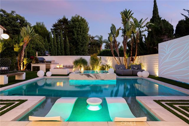 311 Costa Bella Court, Costa Mesa, CA 92627