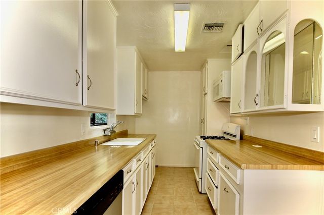 21470 Providencia Street, Woodland Hills, CA 91364