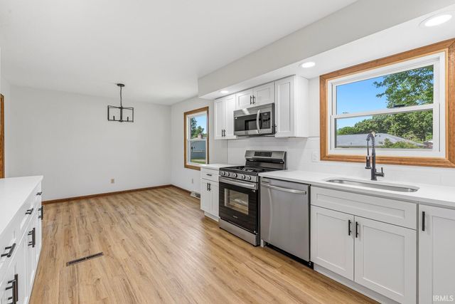 5611 Cape Cod Lane, South Bend, IN 46614