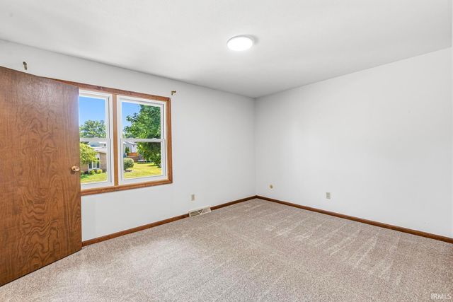 5611 Cape Cod Lane, South Bend, IN 46614