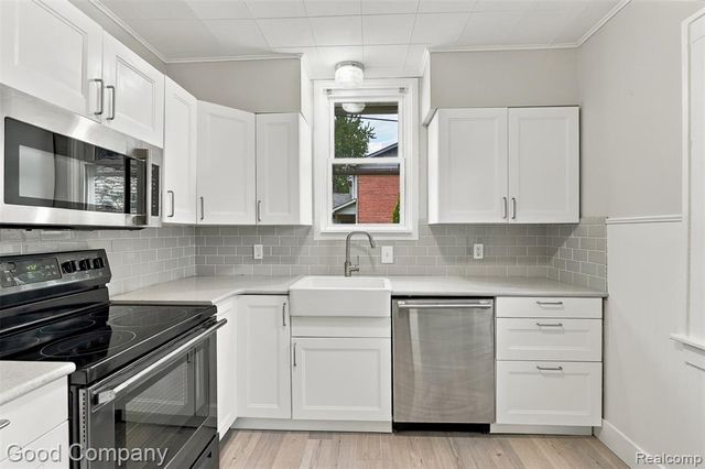 541 E Breckenridge Street, Ferndale, MI 48220