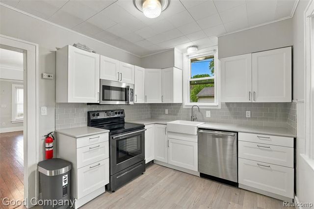 541 E Breckenridge Street, Ferndale, MI 48220